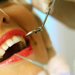 Чистить зубы у врача-гигиениста надо раз в полгода