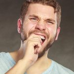 Почему может болеть зуб, если нерв удален давно?