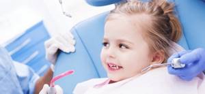 Почему у детей желтые молочные зубы