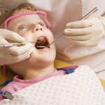 Поговорим о том, как лечат зубы детям